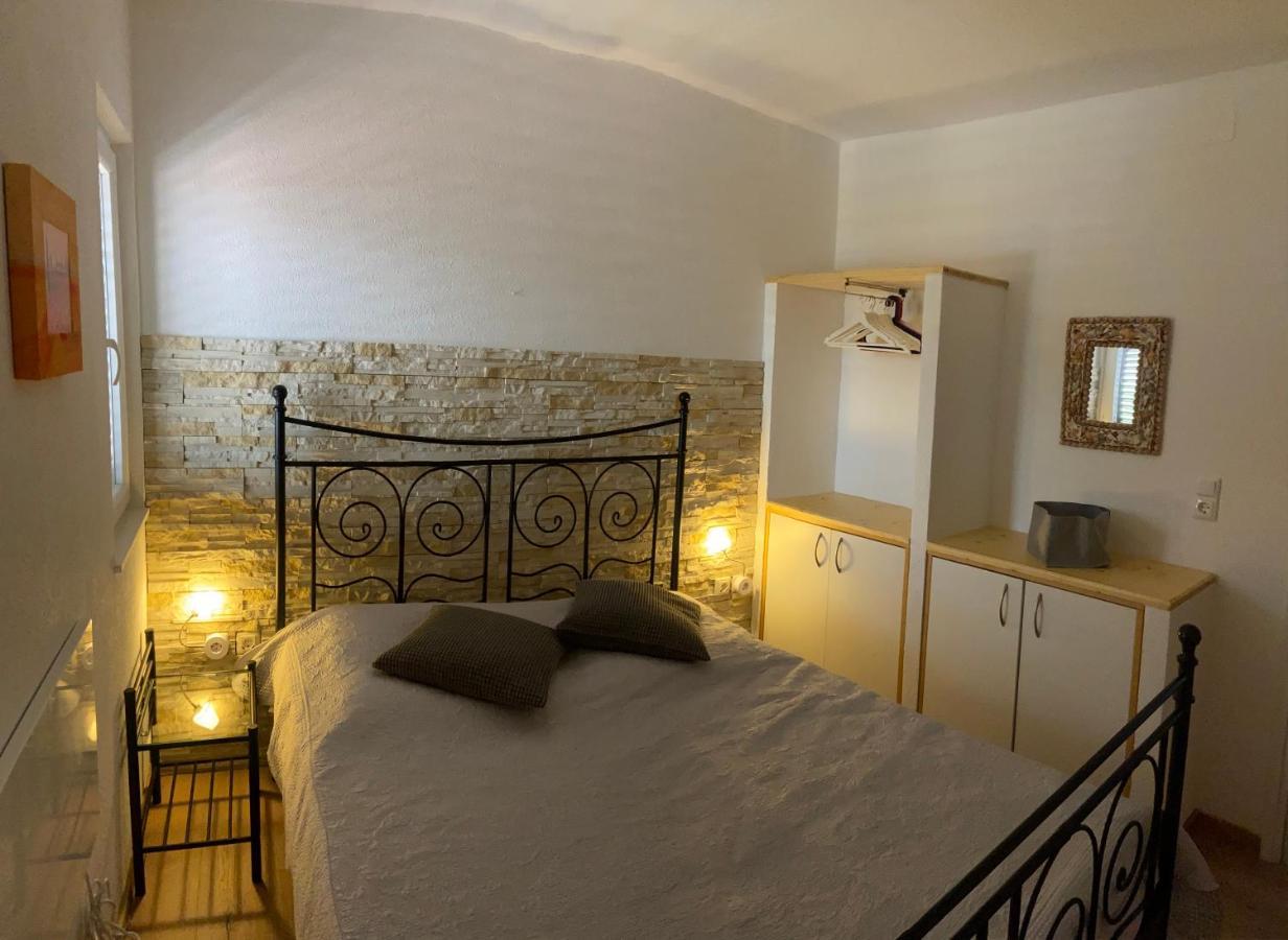 Vila Sunce Вис Экстерьер фото